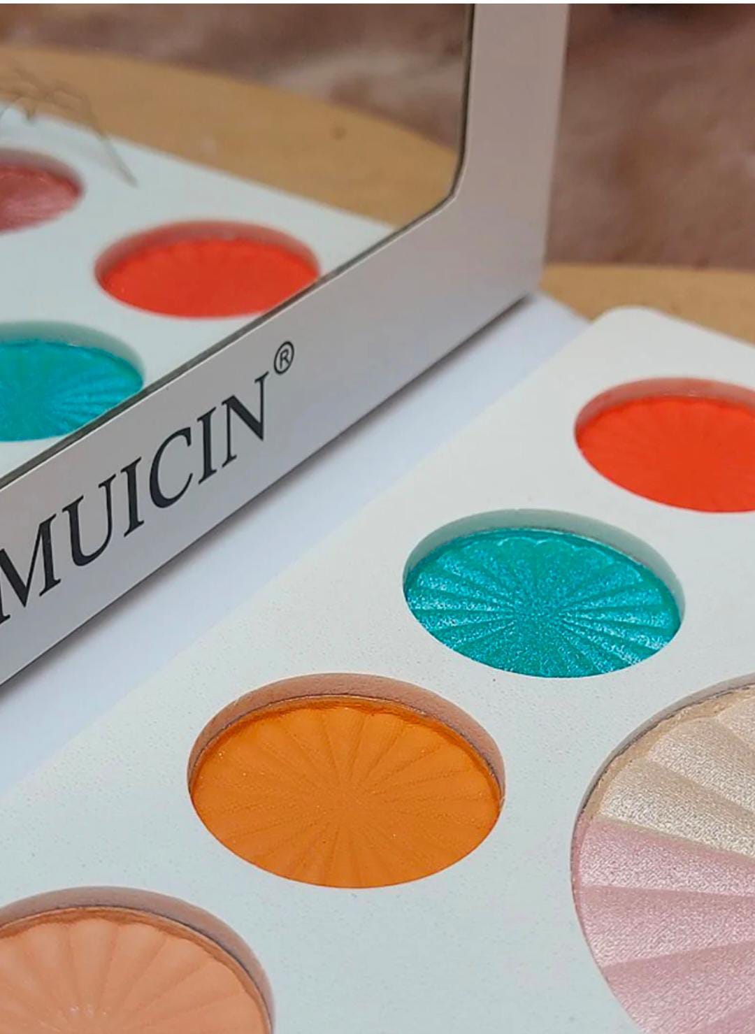 Mucin White Blusher and Eyeshadow Palette