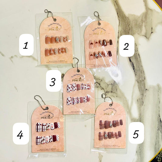 Pink Key Nail Set – 12 Nails