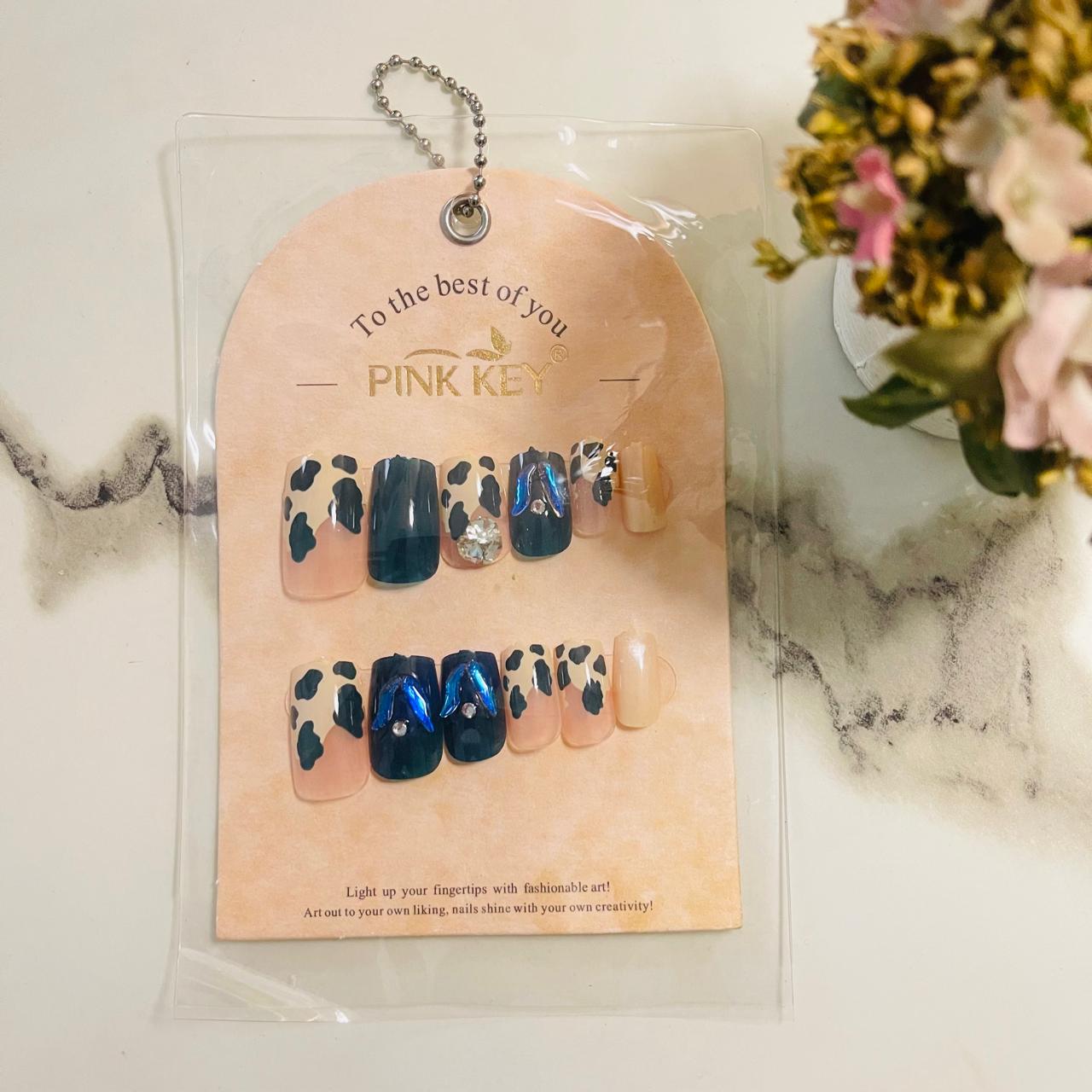 Pink Key Nail Set – 12 Nails