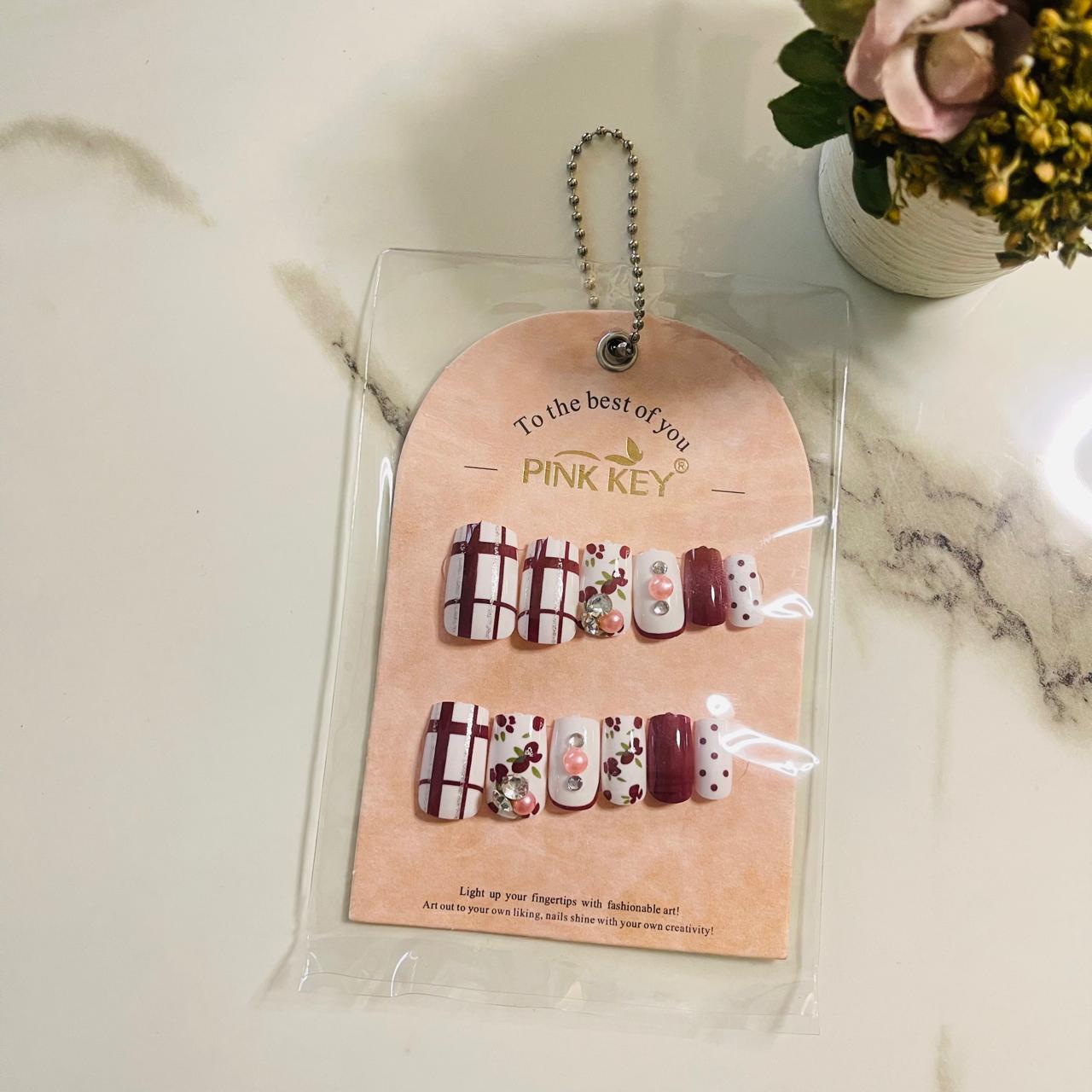 Pink Key Nail Set – 12 Nails